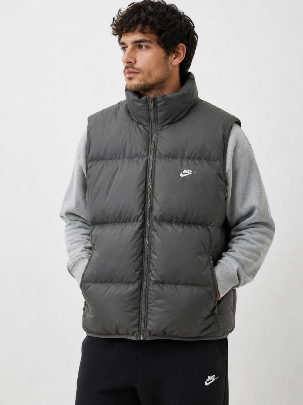 Nike Sportswear Club
Men's Therma-FIT Down Puffer Vest Size L NWT